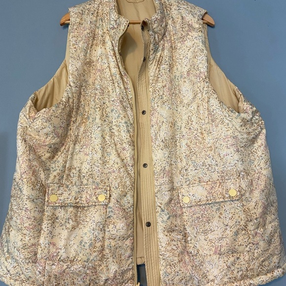 Penningtons Cream reversible vest. - Picture 2 of 5